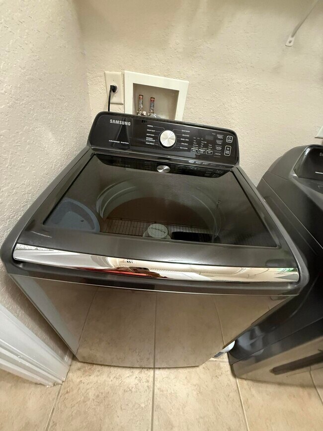 Building Photo - 156 SW Peacock Blvd