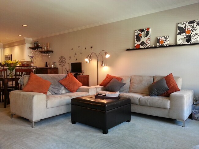 Building Photo - 1417 Queen Anne Ave N