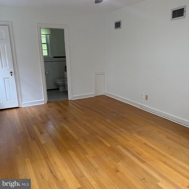 Building Photo - 3121 Quebec Pl NW