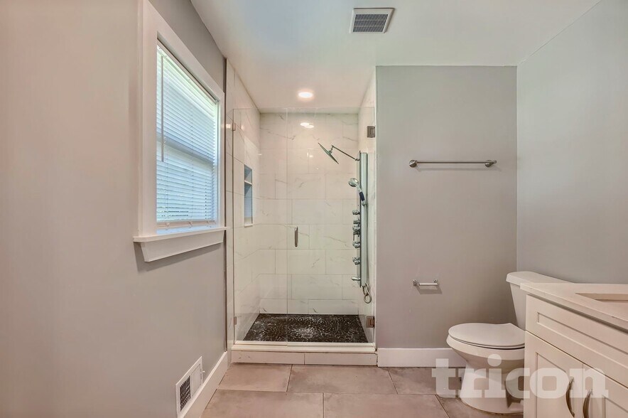 Building Photo - 2241 Wallingford Dr