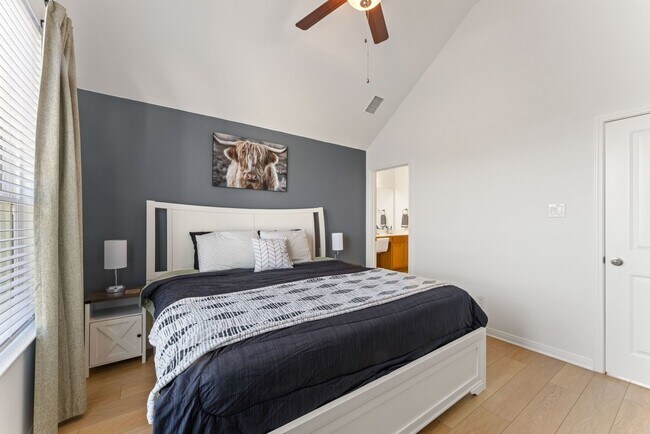 Building Photo - 2119 Hofstaat