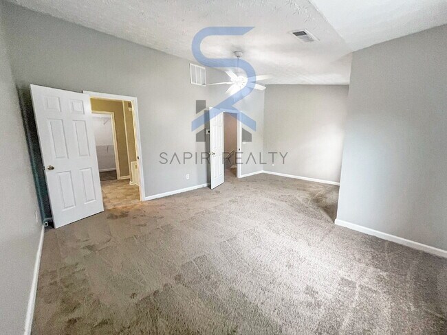 Building Photo - Charming 3-Bed, 3-Bath Retreat in Stone Mo...