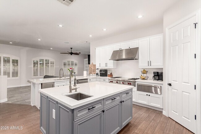 Building Photo - 4584 E Reins Rd