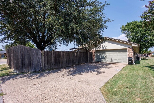 Building Photo - 2828 El Paso Way