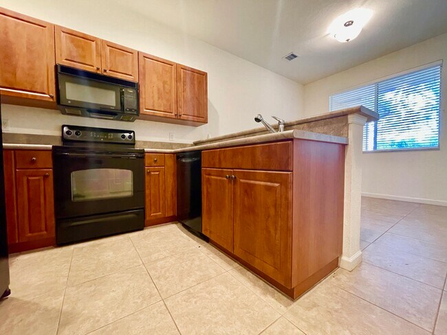 Building Photo - 2563 Stockbridge Square SW