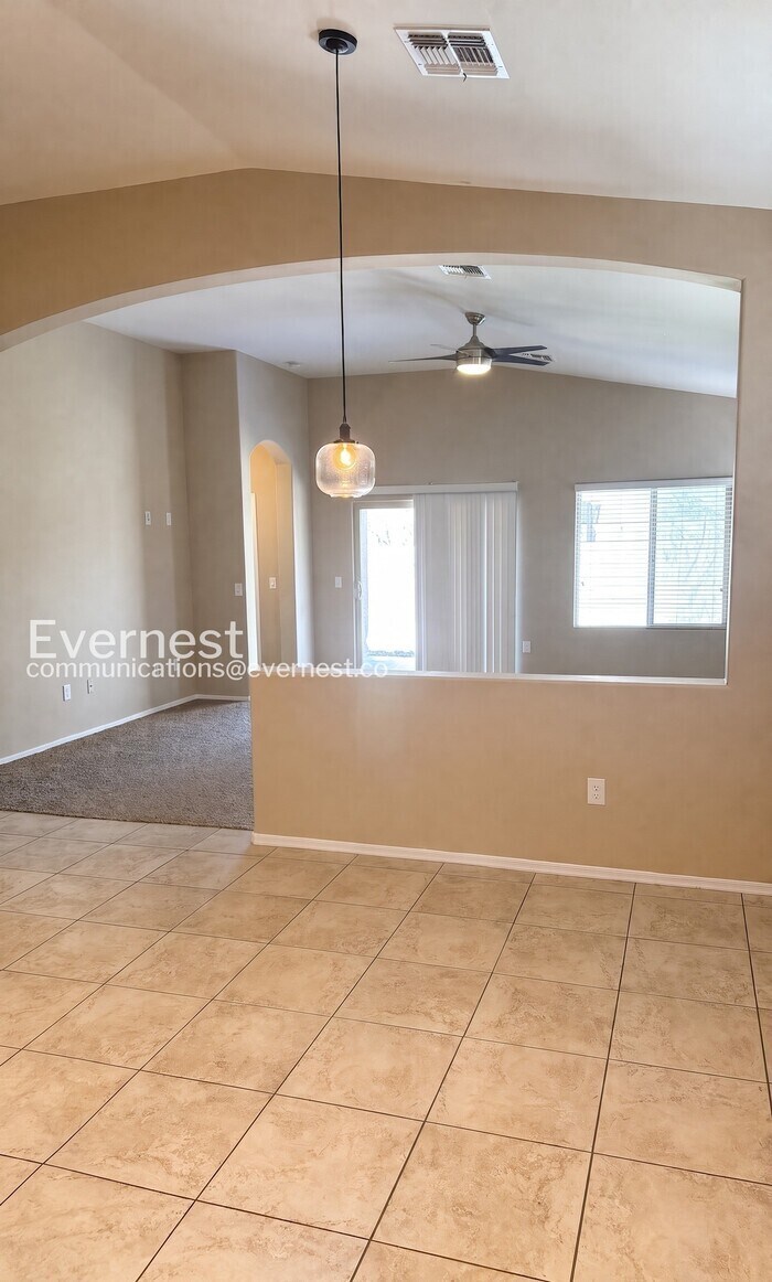 Building Photo - 9014 W Rolling Springs Dr