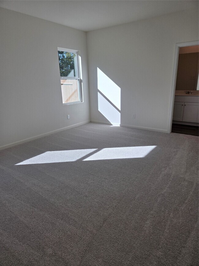 Building Photo - 632 Craven St