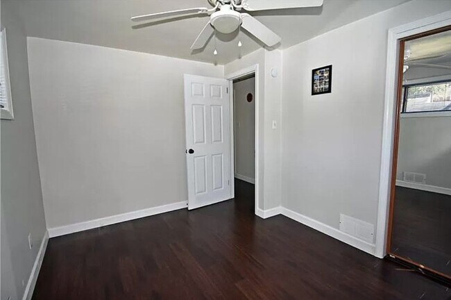 Building Photo - 216 Mira Ave