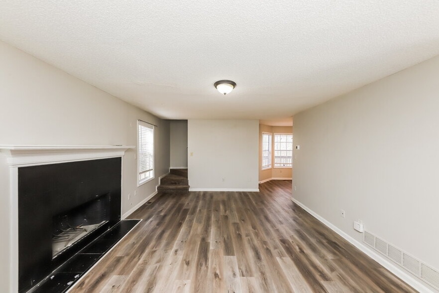 Building Photo - 7285 Hunters Ridge Dr