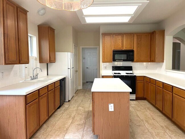 Building Photo - 14615 Wressell Dr