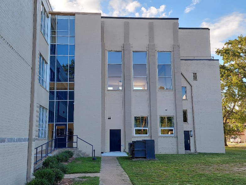 Building Photo - 200 Claremont Ave
