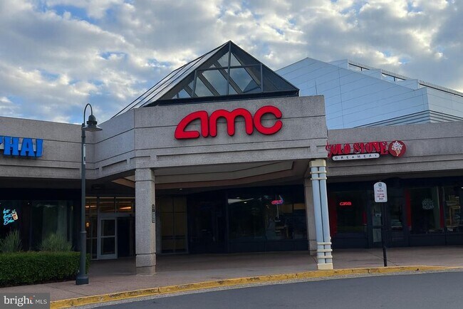 Building Photo - 2410 Dakota Lakes Dr