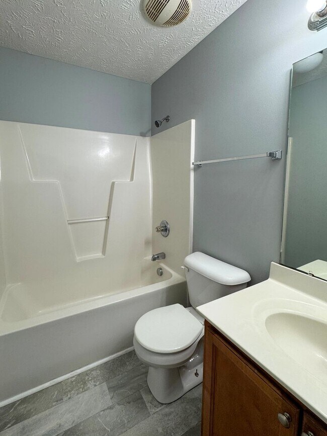 Building Photo - Charming 4 Bed 2 Bath Raeford Home