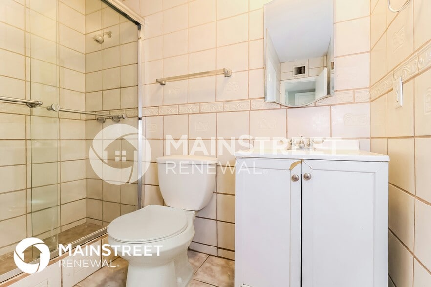 Building Photo - 6211 W Indianola Ave