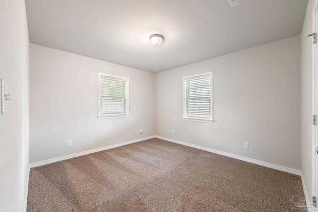 Building Photo - 4624 Santa Rosa Dr
