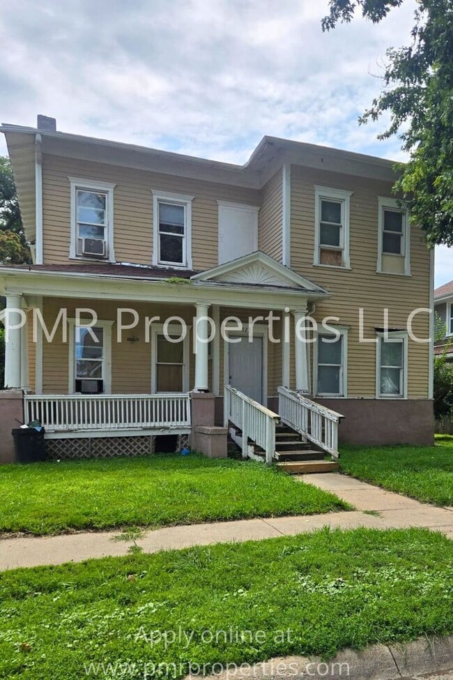 Building Photo - 823 3rd Ave