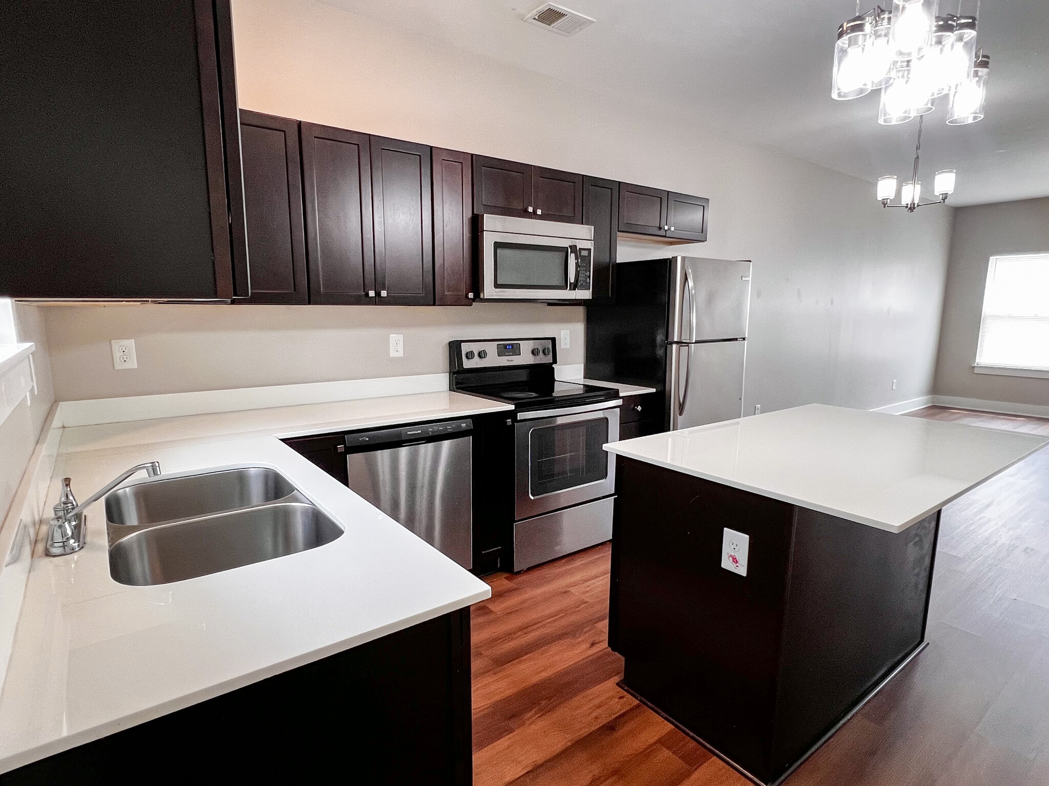 Building Photo - 608 Heavenly Pl