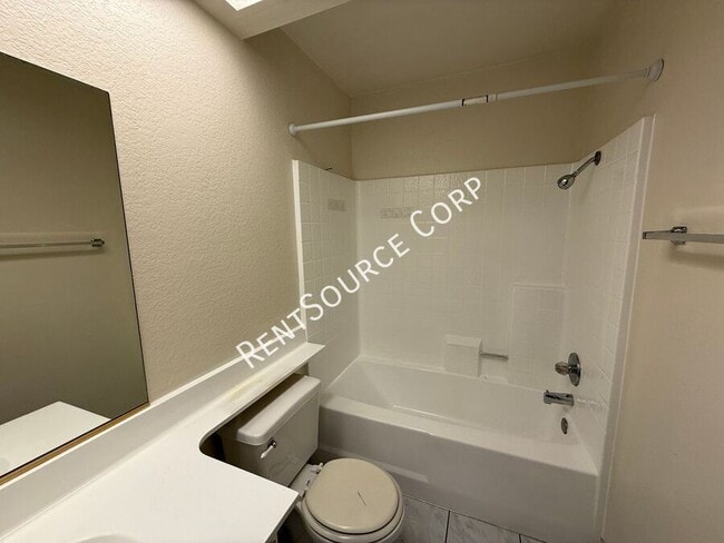 Building Photo - 37516 Lilacview Ave