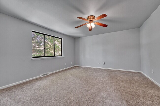 Building Photo - $3,600.00 - 4 Bedroom, 3.5 Bathroom, Singl...
