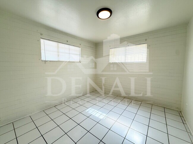 Building Photo - 7007 S 8th St