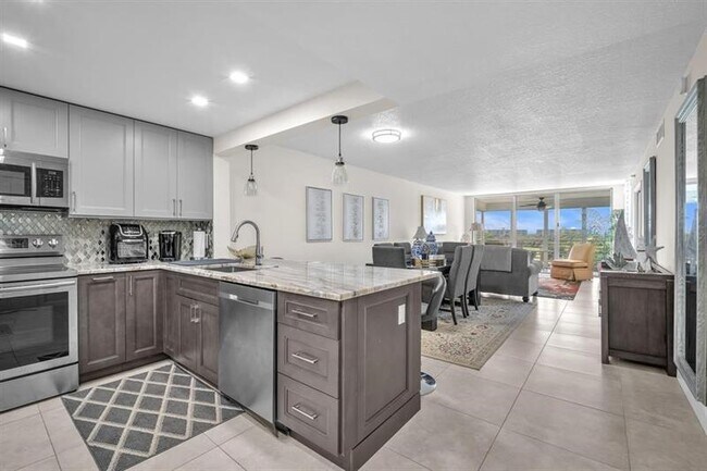 Building Photo - 3520 Oaks Way