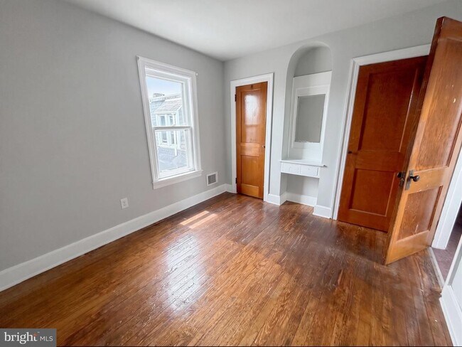 Building Photo - 308 E King St