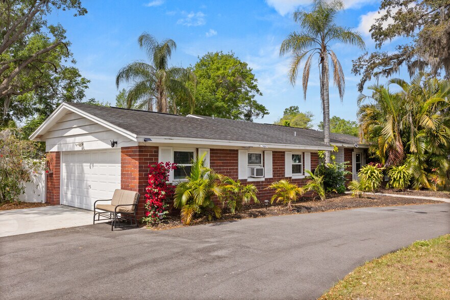 Building Photo - 4760 Lake Cecile Dr
