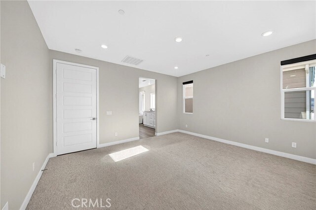 Building Photo - 346 Chorus