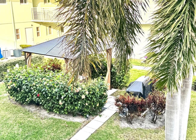 Building Photo - 2100 NE 38th St