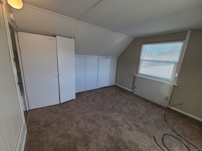 Building Photo - 2 Bedroom Home in Normal