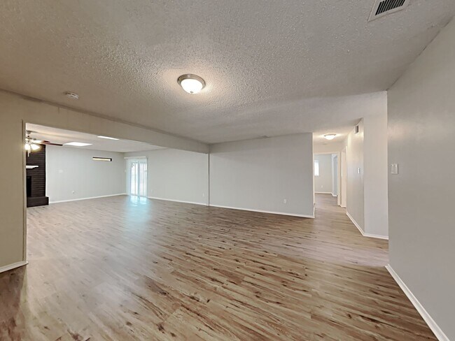 Building Photo - Coming Soon! 3 BR/2BA | Newly Renovated Single Family Home | Fenced backyard | In Mesquite