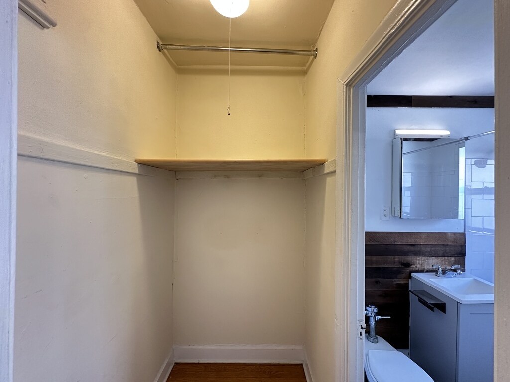 Building Photo - 535 W Arlington Pl