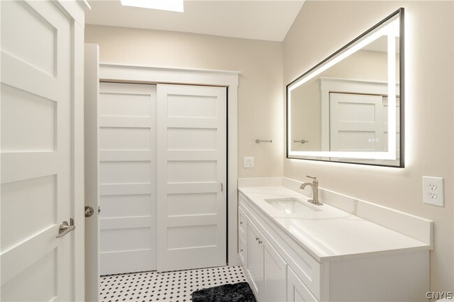 Building Photo - 8116 Verbeck Dr