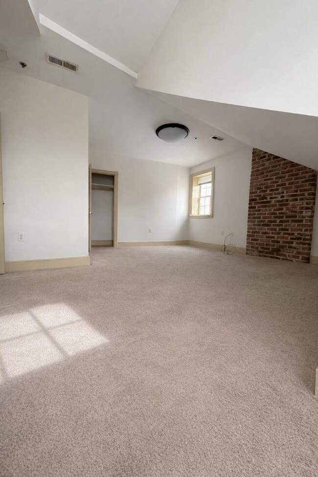 Building Photo - 26 W Old St