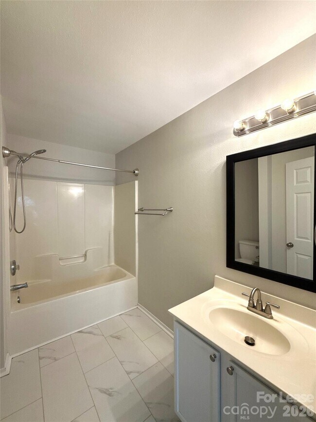 Building Photo - 15732 Circlegreen Dr