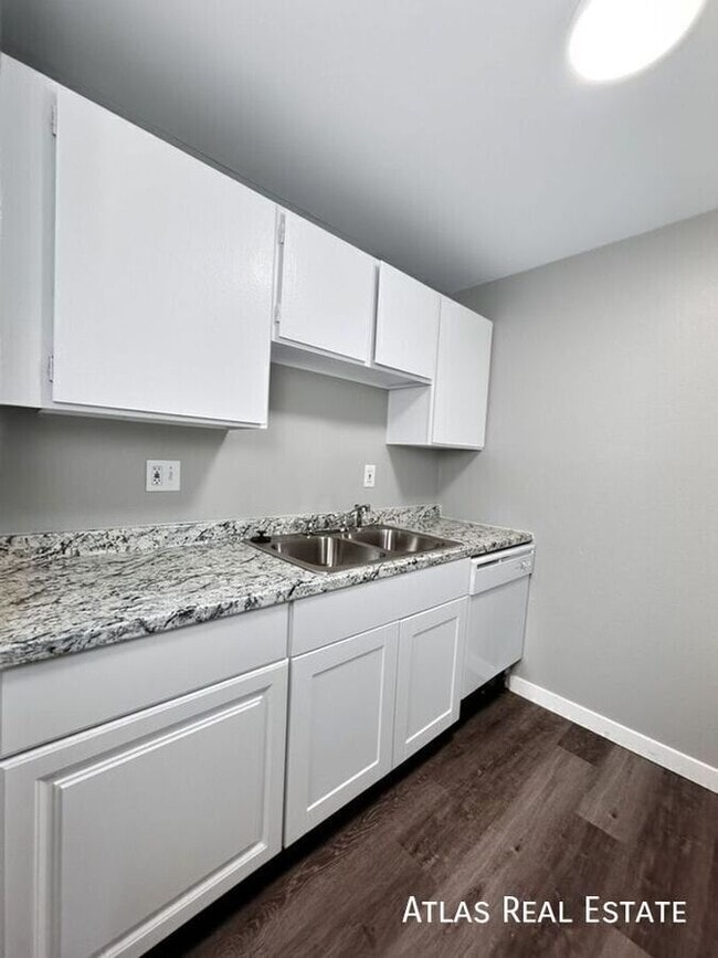 Building Photo - 1825 Zebulon Dr