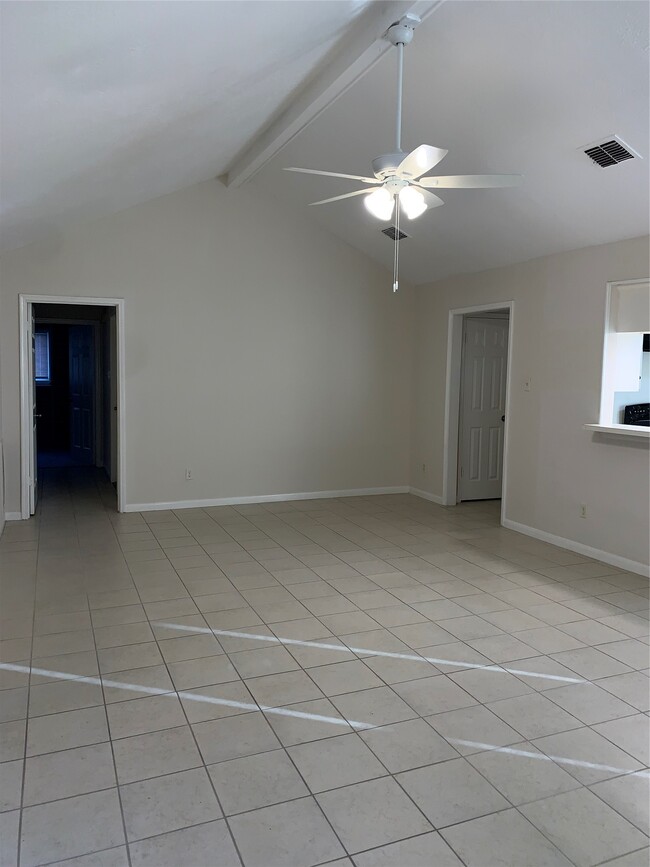 Building Photo - 12418 South Dr