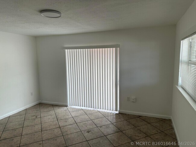 Building Photo - 115 Maple Ave