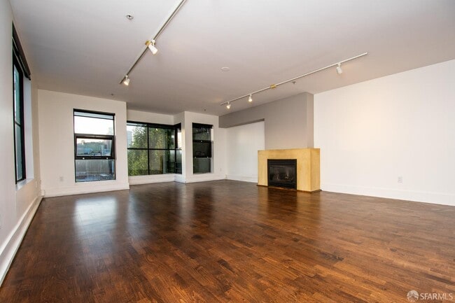 Building Photo - 139 Welsh St