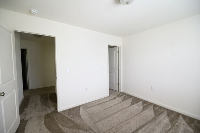 Building Photo - Like new construction 2 story home 4 bedro...