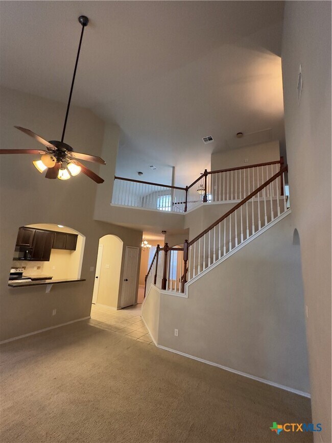 Building Photo - 6808 Rosita Oak Dr