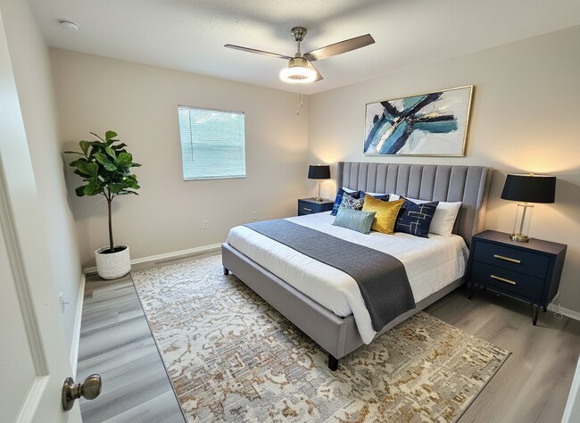 Building Photo - 440 77th Ave N