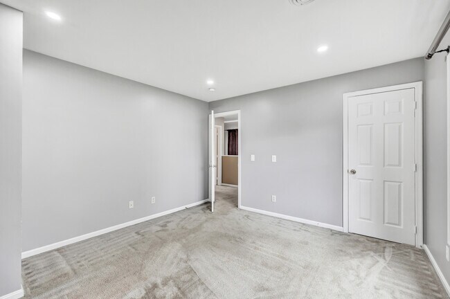 Building Photo - 163 Otis St