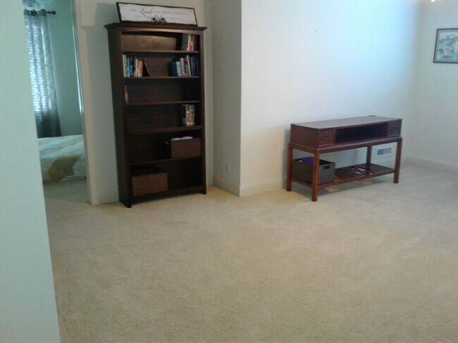 Building Photo - Great Location for a rental