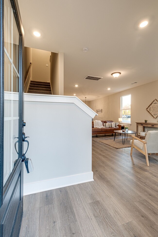 Building Photo - Harding Townhomes