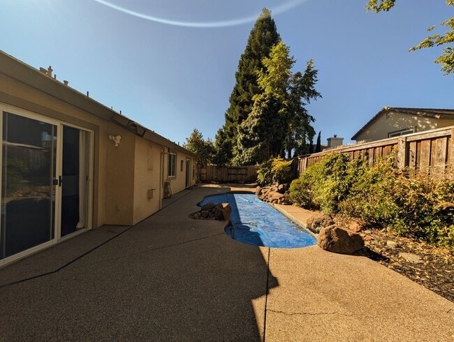 Building Photo - BEAUTIFUL SINGLE FAMILY HOME IN FOLSOM!