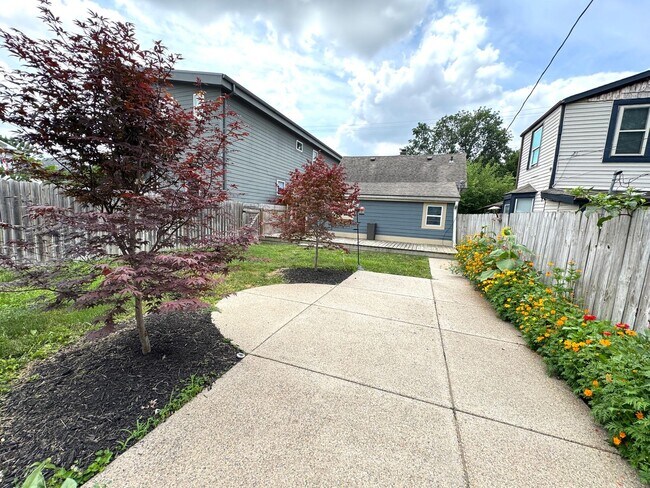 Building Photo - 1242 Cottage Ave