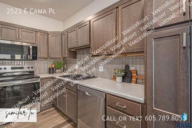 Building Photo - 2521 Cama Pl