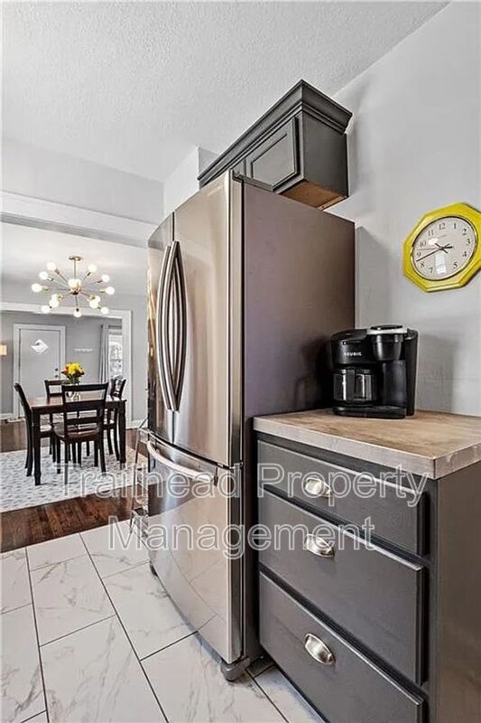 Building Photo - 46 W 74th St