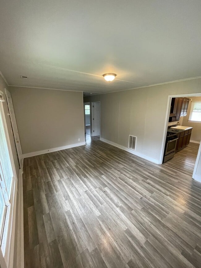 Building Photo - PRICE DROP & $200 OFF SECOND MONTHS RENT I...